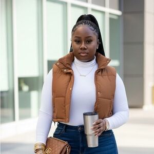 Meet your Posher, Aerial